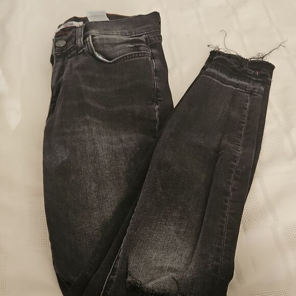 Women's Black Mid-Rise Distressed Skinny Jeans - Picture 16 of 16